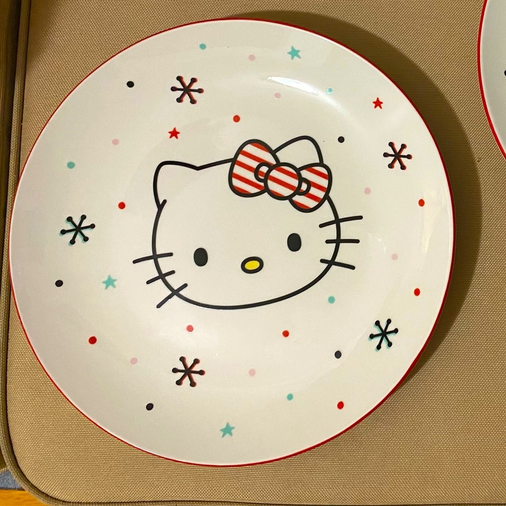 Hello kitty Christmas dessert plates.